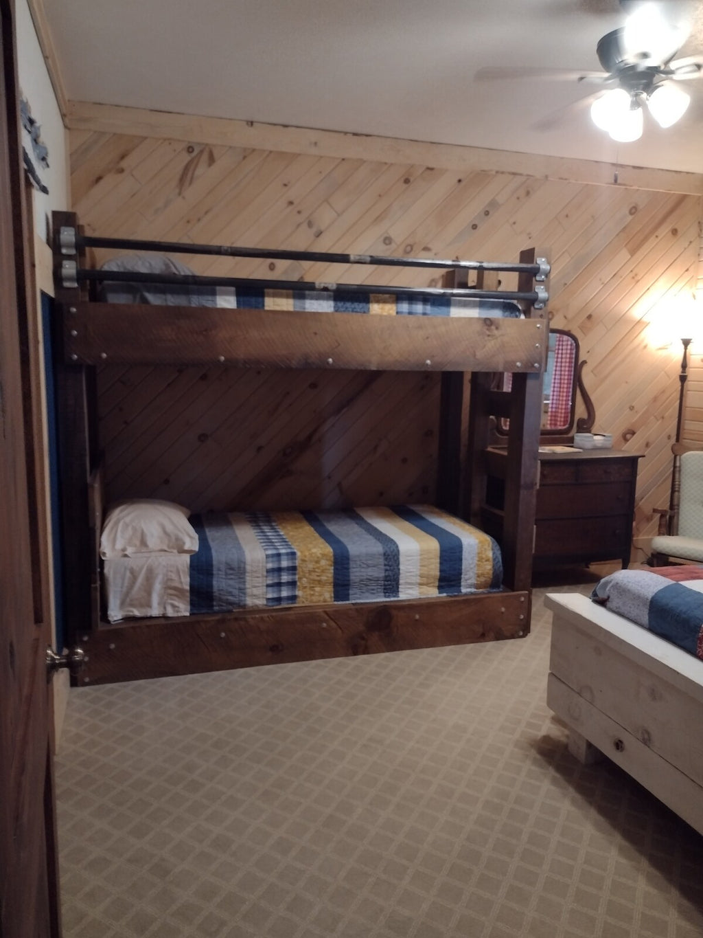 The Farmhouse on Sweeny Creek Family Suite Bed and Breakfast Stay