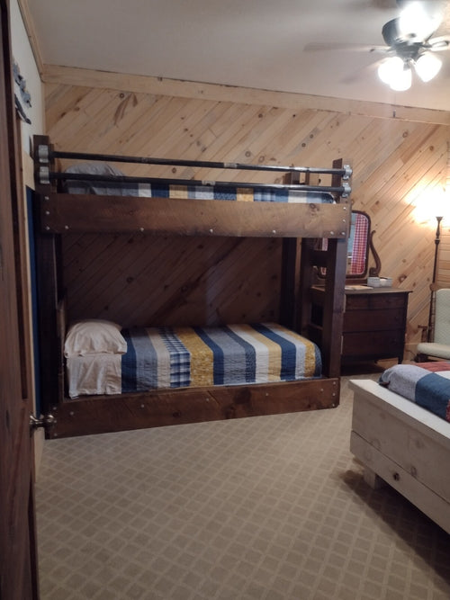 The Farmhouse on Sweeny Creek Family Suite Bed and Breakfast Stay