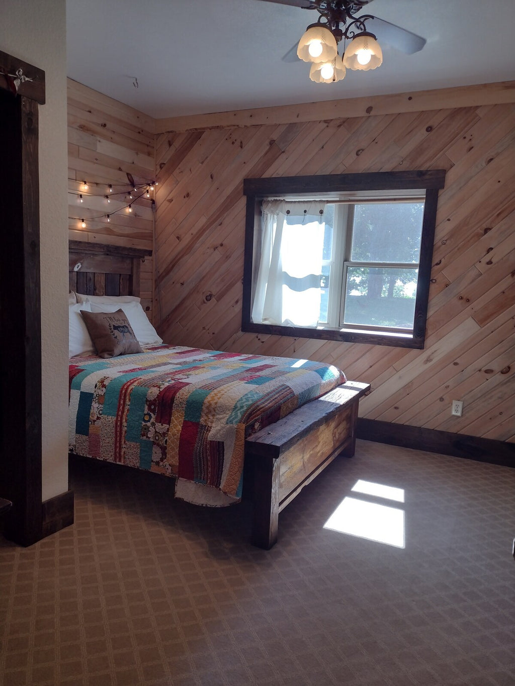 The Farmhouse on Sweeny Creek Family Suite Bed and Breakfast Stay