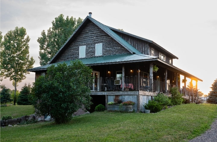 The Farmhouse on Sweeny Creek Family Suite Bed and Breakfast Stay