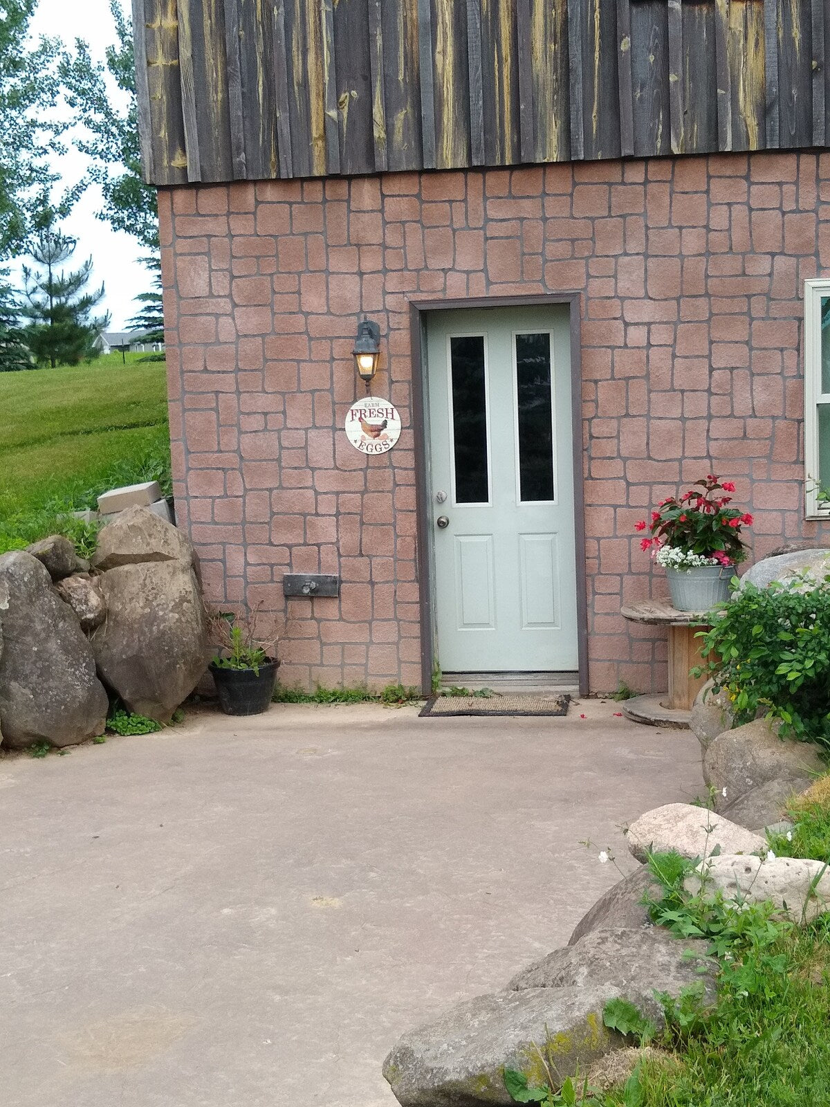 The Farmhouse on Sweeny Creek Family Suite Bed and Breakfast Stay