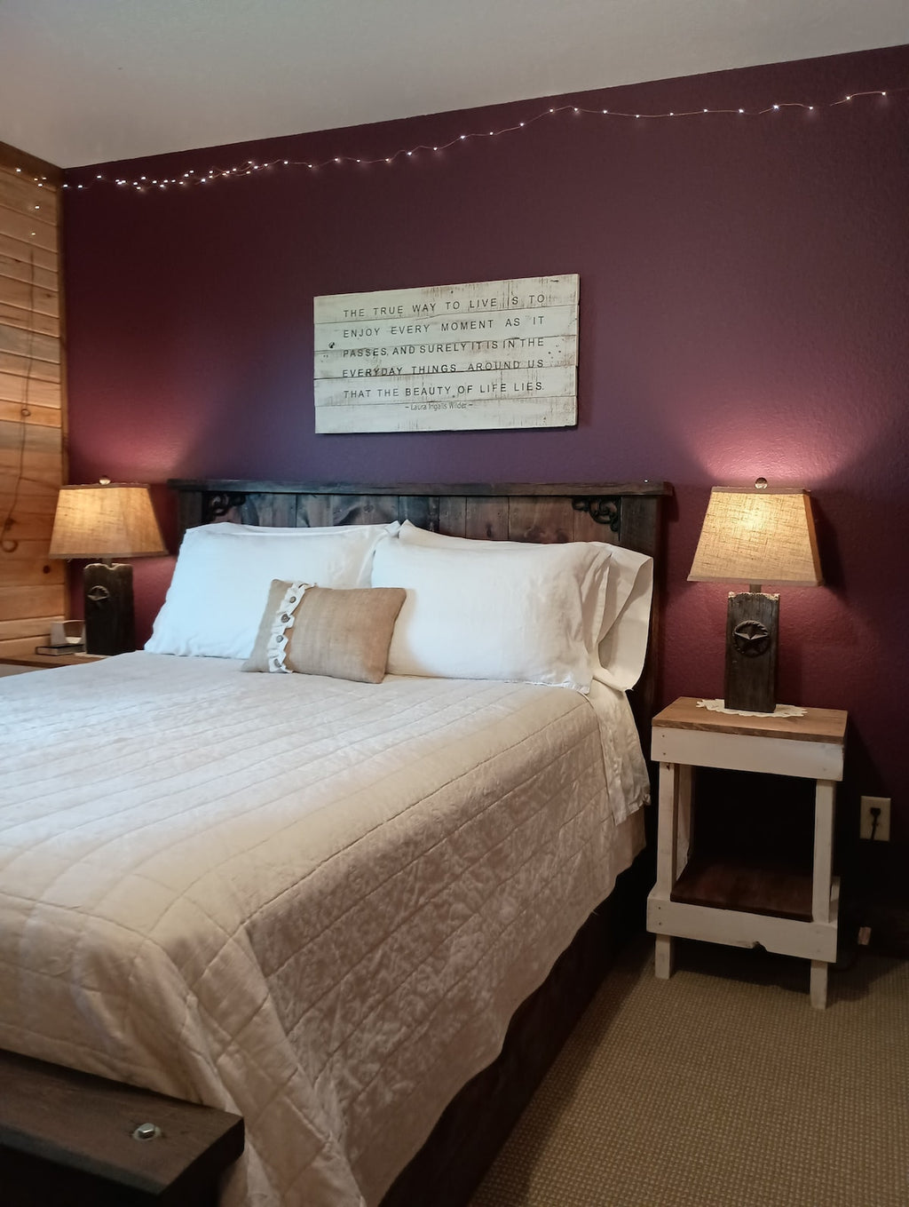 The Farmhouse on Sweeny Creek Pinecone Suite Main Floor B&B Room