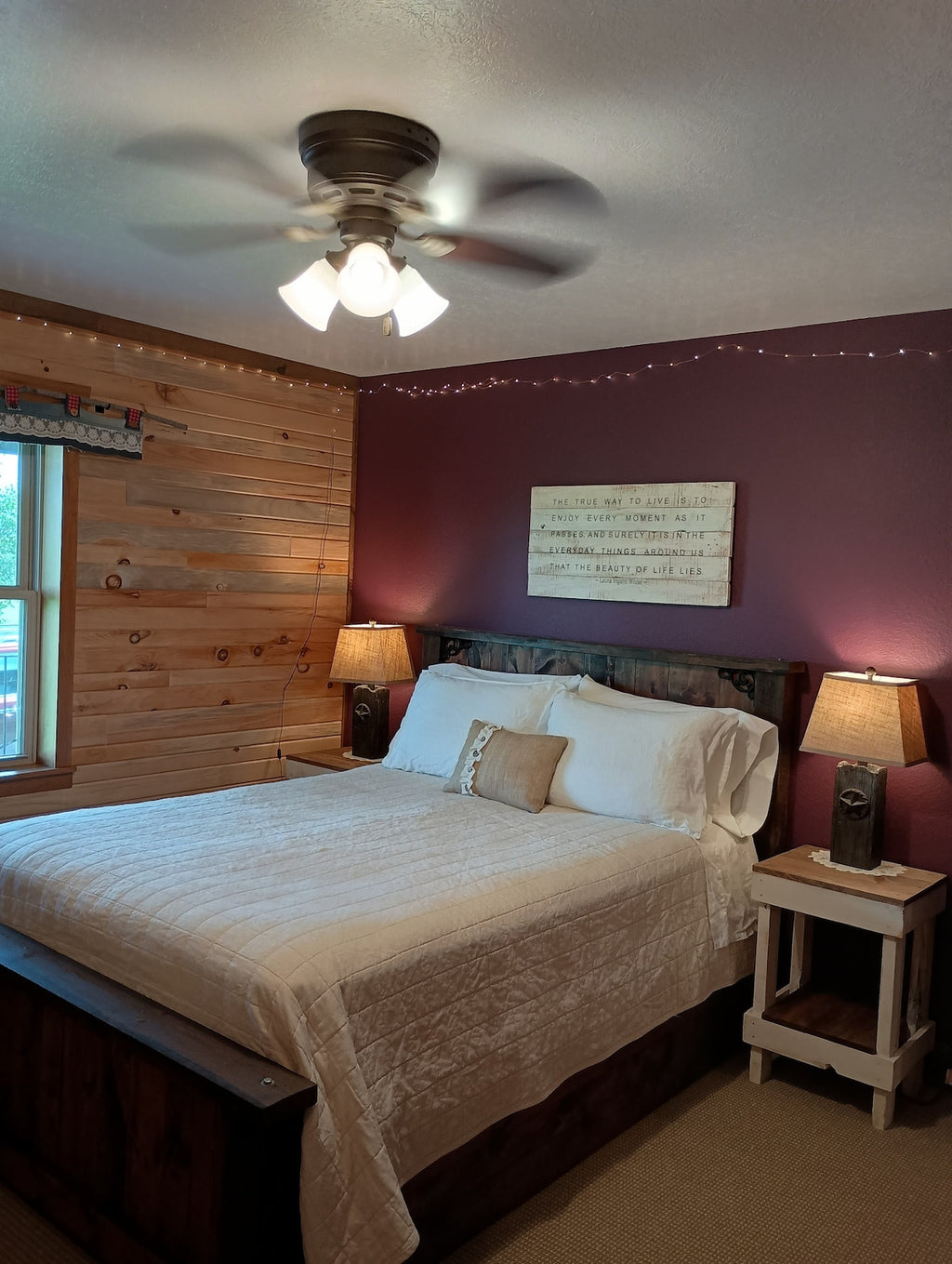 The Farmhouse on Sweeny Creek Pinecone Suite Main Floor B&B Room